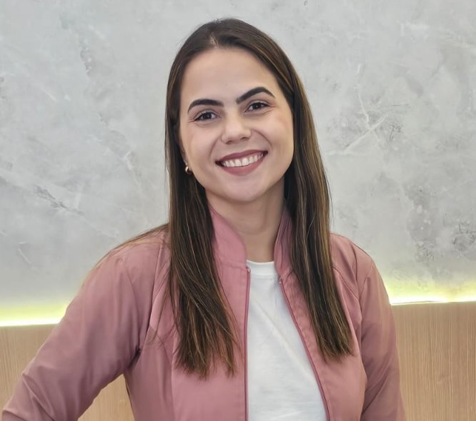 Retrato de Enfª Thaysa Di Giacomo, enfermeira responsável técnica, especialista em imunização da Acolle Vacinas e Saúde em Jundiaí
